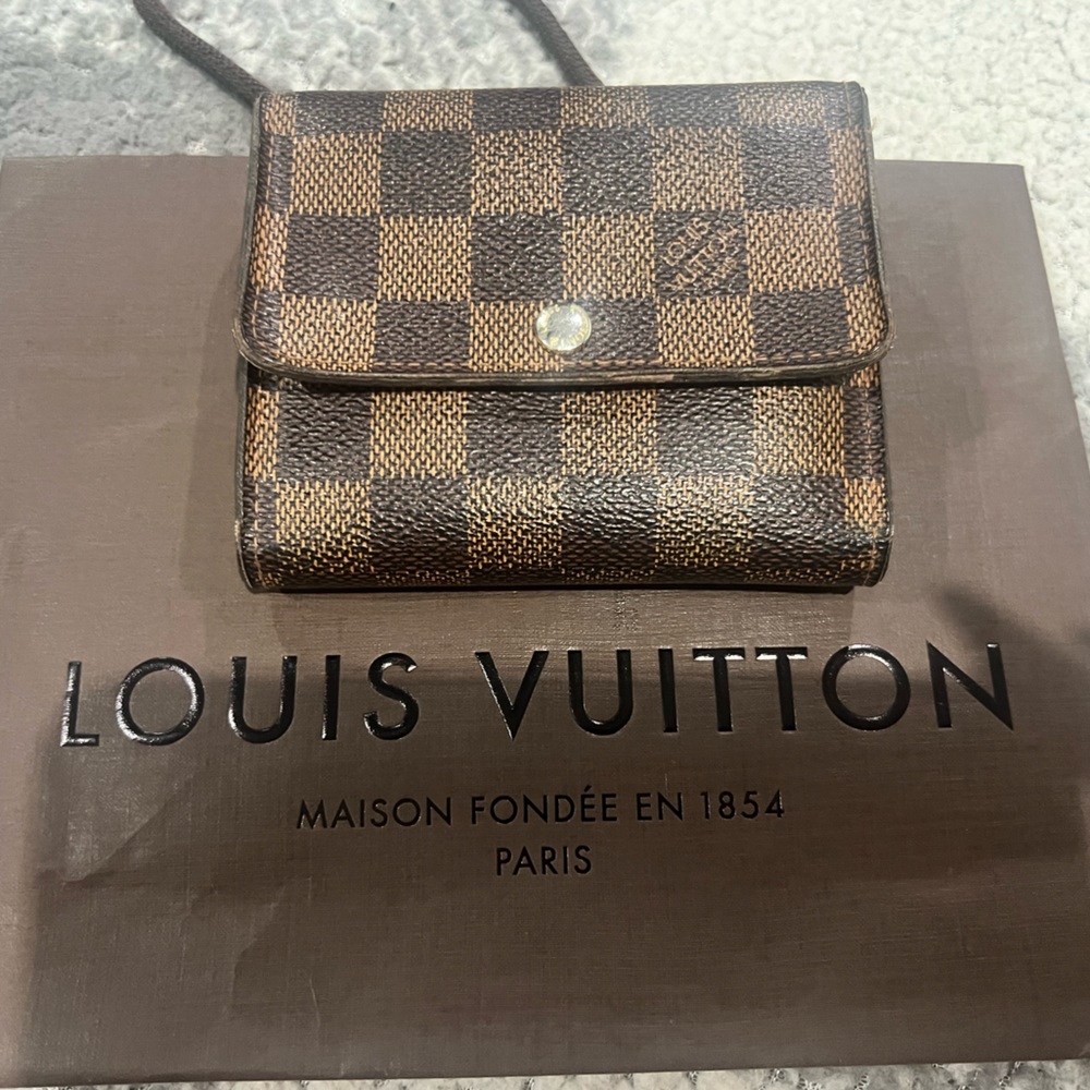 Authentic Louis Vuitton tri wallet Damier ebene